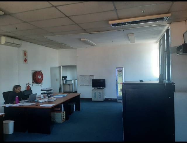 2,140M² FACTORY TO LET IN WESTMEAD